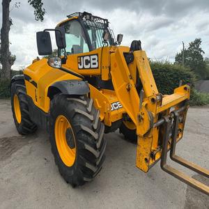 Potente Manipulador Telescópico JCB 532 70 con Elevación de 7m y Capacidad de Carga de 3200kg, Ideal para Obras de Construcción y Terrenos Accidentados - Product Image 3