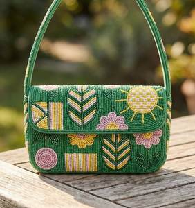 Sac à bandoulière artisanal floral perlé avec fermeture éclair, pompon et sequins, sac à main botanique, sac inspiré de la nature - Product Image 1
