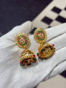 Boucles d'oreilles pendantes en perles indiennes plaquées or avec serti en style Kundan pour femmes, bijoux ethniques de mariage pour mariée - Product Image 3