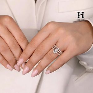 Anillo de compromiso de lujo con diamante cultivado en laboratorio de corte ovalado, conjunto de 3 piezas, tiara, corona y bandas curvas a juego para novia - Product Image 1