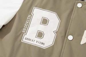 เสื้อแจ็คเก็ตวินด์เบรกเกอร์ทรงบอมเบอร์ปักลายบาสเก็ตบอลสำหรับผู้ชายไซส์ใหญ่ ตกแต่งด้วยผ้าปะติดด้านหน้า ทรงโอเวอร์ไซส์ - Product Image 4