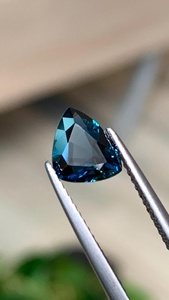 Saphir bleu naturel non chauffé de Madagascar, pierre précieuse en vrac pour la fabrication de bijoux, bague, pendentif, vente en gros - Product Image 1
