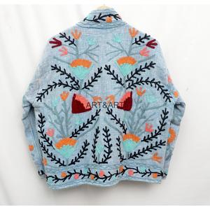 Chaqueta Suzani Bordada a Mano, Estilo Boho, Color Azul Claro, 100% Algodón, Acolchada y Transpirable, Ropa de Mujer - Product Image 5