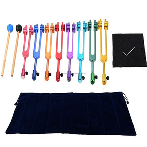 Ensemble d'instruments colorés en alliage d'aluminium avec diapasons, maillets et sac de transport pour la thérapie sonore ORL et l'équilibrage des chakras - Product Image 1