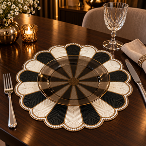 Set de table moderne fait main en perles de verre florales noires et ivoire, écologique et résistant à la chaleur |   Décoration de table pour des fêtes élégantes - Product Image 4