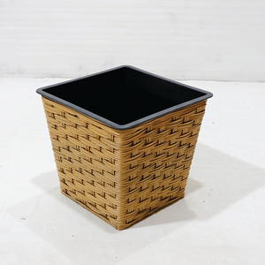 Pot de fleurs carré en rotin synthétique minimaliste, sculpté à la main, léger, résistant aux intempéries, durable, écologique, tissé - Product Image 3