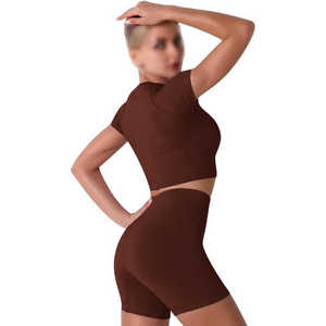 Ensemble de yoga 2 pièces pour femme, taille haute, sans couture, crop top et short, couleur unie, vêtements de sport, Spandex Polyester, col rond, manches courtes - Product Image 3