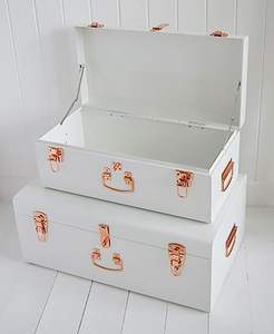 Baúl de Almacenamiento Grande de Metal Decorativo Premium, Protección de Esquinas, Multifuncional, Ahorra Espacio, para Ropa, Estilo Moderno - Product Image 3