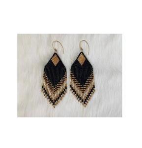 Pendientes de cuentas de vidrio llamativas para un look moderno que crea una impresión impactante con una artesanía detallada - Product Image 1