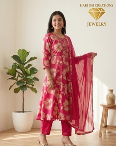 Ensemble Kurti ethnique en coton rose à imprimé floral pour femme Hari Om Creations avec dupatta en mousseline, coupe ample, longueur cheville, été/hiver - Product Image 1