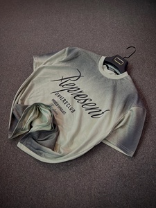 เสื้อยืดสตรีทแวร์พิมพ์ลายไล่เฉดสีแบบสเปรย์สั่งทำพิเศษ คุณภาพสูง ทรงโอเวอร์ไซส์ พิมพ์ลายกราฟิกด้วยเทคนิคแอร์บรัช ไหล่ตก - Product Image 3