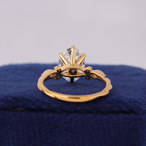 Anillo de Compromiso con Diamantes de Laboratorio con Corte Ovalado Certificados por IGI, Banda de Oro Amarillo Sólido Trenzado - Product Image 4