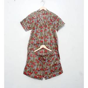 Hermoso Conjunto de Pijama Corto Vintage con Cuello Camisero, 3 Piezas, Estampado Floral Digital, Elegante y Cómodo, 100% Algodón - Product Image 6