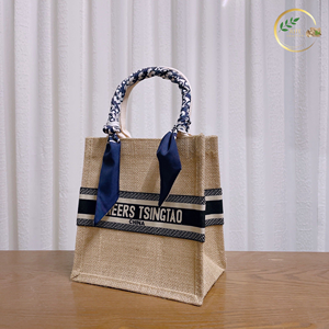 Sac de shopping en jute tendance avec logo personnalisé imprimé pour l'emballage de détail moderne - Product Image 2
