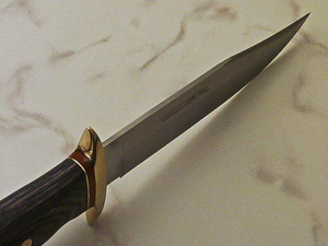 Nouvel Arrivage Couteau Bowie de Chasse et de Camping en Acier Damas Fait Main, Manche en Bois de Noyer, Entretoises en Laiton, OEM, Épaisseur de la Lame 0,35 mm - Product Image 4