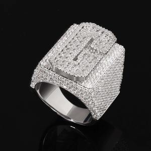 Bague Hip Hop pour Homme en Or Plaqué 18K avec Lettre Personnalisée et Zircon Cubique 5A Sertie Pavé, Certifiée par un Certificat Tierce Partie - Product Image 6