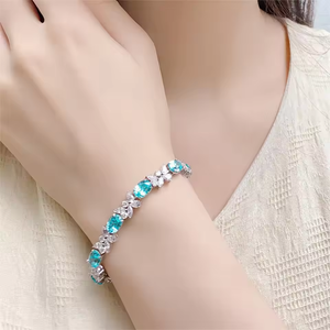 สร้อยข้อมือเงินสำหรับผู้หญิง ประดับเพชรทรงรีและบลูโทแพซ สไตล์คลาสสิก เครื่องประดับงานแต่งงาน รับรองโดย IGI - Product Image 4