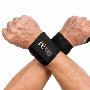 Cómodas muñequeras hechas de material elástico transpirable para un soporte fiable durante actividades deportivas y de entrenamiento. - Product Image 1