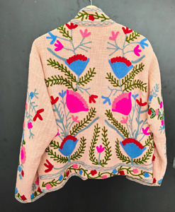 Veste matelassée en coton Suzani réversible brodée à la main, motif floral bohème, respirante et écologique, collection hiver 2026, best-seller - Product Image 6