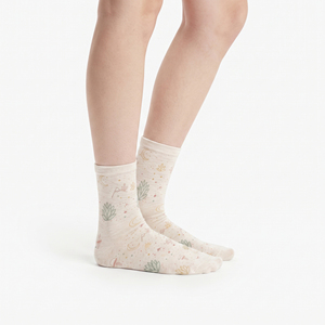 Chaussettes personnalisées en gros imprimées par sublimation, esthétiques, confortables pour femmes, pour usage quotidien et à la maison en été, OEM/ODM - Product Image 3