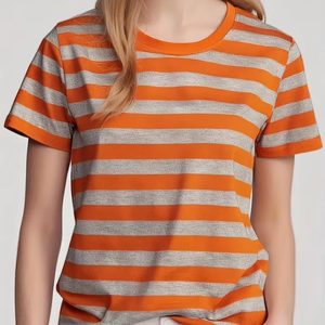 T-shirt décontracté à manches courtes pour femme, imprimé 3D personnalisable, rayures rouges et bleues vives, haut léger et respirant pour l'été - Product Image 1