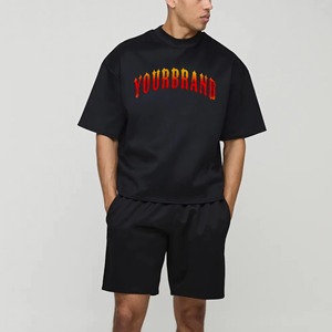 Ensemble de vêtements de sport décontractés pour hommes - Logo personnalisé imprimé, short et chemise blancs et noirs, vêtements d'été à prix avantageux - Product Image 6