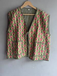 Chaleco Acolchado Floral para Mujer, Cuello en V, Frente Abierto, Bolsillos con Parches, Forro de Algodón Estampado, Estilo Primavera, REGALO PARA ELLA - Product Image 1