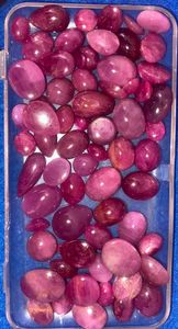 Lote de 66 Piezas de Rubíes Rojos Naturales Cabujón de 459.30 Quilates - Formas Mixtas para Joyería - Product Image 2