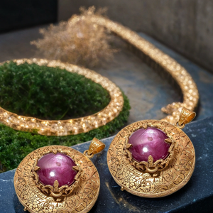 Pendentif Vintage Fait à la Main en Or Jaune 18K, Style Ethnique Unique, 2.3 Pouces, Étoile Rubis Pierres Précieuses, Motif de Numéro, Charme Vintage - Product Image 2