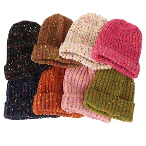 Bonnet Jacquard avec logo personnalisé imprimé sur toute la surface Y2K Bonnet en tricot sans manchette Casquette crâne d'hiver Fabriqué pour le voyage Vente en gros - Product Image 2