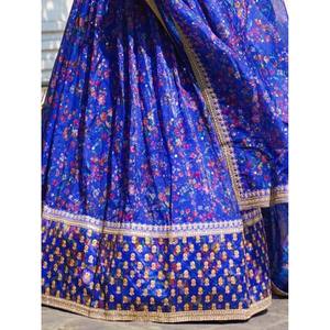 Lehenga Choli en organza imprimé de fleurs bleu royal pour mariage - Product Image 1