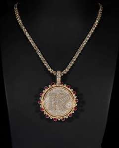 Pendentif médaillon à sertissage rond personnalisé avec diamant Moissanite et accents de rubis rouges, breloque lettre alphabet, bijoux unisexe - Product Image 2