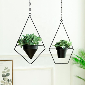 Accesorios de Jardín para Interiores y Exteriores, Macetas Colgantes de Metal Negro con Diseño Maravilloso, Diseño Minimalista para Plantas Verdes de Interior - Product Image 1