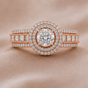 Anillo de Compromiso con Diamante de Laboratorio en Oro Rosa, Doble Halo Redondo en el Centro y Banda con Corte Princesa, Joyería Fina OEM ODM - Product Image 5