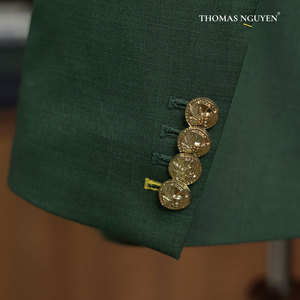 Traje de Dos Piezas a Medida para Hombre en Verde Musgo - Colección Premium de Color Natural |   Chaqueta y Pantalones de Corte Entallado de Alta Costura - Product Image 4