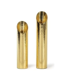 Juego de 2 Jarrones Cilíndricos Dorados de Corte Inclinado de Lujo |   Juego de Floreros de Metal con Parte Superior Angulada en Latón Martillado para Decoración Moderna de Sala de Estar - Product Image 1
