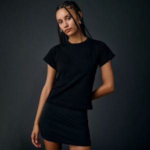 เสื้อยืดครอปผู้หญิง ผ้าฝ้าย 100% แขนสั้น ทรงเข้ารูป แฟชั่นสตรีทแวร์ เสื้อครอป ขายส่ง รับทำโลโก้ กราฟิก เสื้อยืดเรียบ - Product Image 1