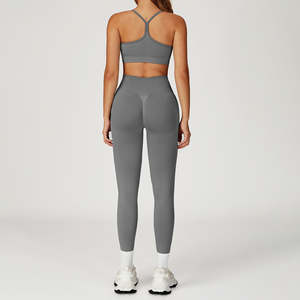 Conjunto Deportivo de Tres Piezas para Mujer, Bra Deportivo Elástico, Pantalones Cortos y Mono con Cierre Completo, Ropa Deportiva Casual, Corte Ajustado - Product Image 3