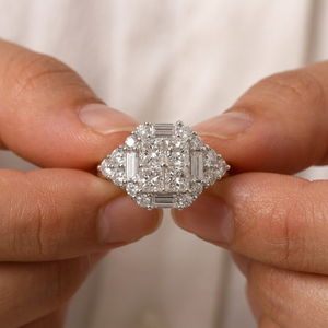 Bague de fiançailles et de mariage pour femme en or blanc 18 carats avec diamant véritable taille princesse, petit grappe de diamants, design populaire, haute qualité, délai de livraison court - Product Image 3