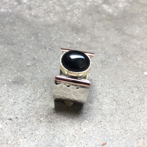 Anillo de Plata de Ley con Ónix Negro, Anillo Minimalista con Piedra Preciosa, Joyería Unisex, Regalo para Ella y Él - Product Image 2