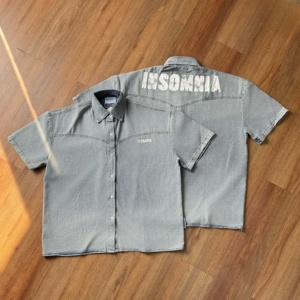เสื้อเชิ้ตทรงบ็อกซี่พิมพ์ลายผ้าป๊อปลินคอตตอน 100% แบบติดกระดุม สำหรับผู้ชายและผู้หญิง ผลิตในเวียดนาม รับผลิตแบบ OEM ODM - Product Image 1