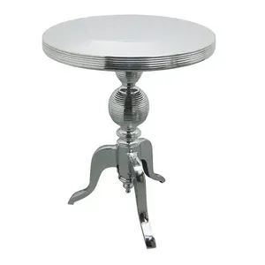 Mesa Auxiliar de Metal Dorado con Diseño Martillado y Detalles Artísticos que Realzan el Ambiente del Hogar, Mesa Decorativa para Uso como Mesa de Centro - Product Image 5