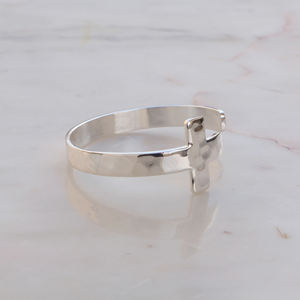 กำไลข้อมือทองเหลืองลายกางเขน - กำไลปรับขนาดได้ - ของขวัญเครื่องประดับคริสเตียนสำหรับเธอ - สายรัดข้อมือสไตล์โบโฮแนวศาสนา - Product Image 1