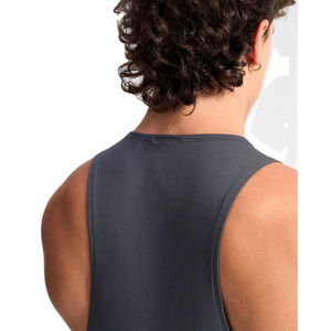 Débardeur de sport pour homme, coupe ajustée, sans manches, en tissu gris chiné doux et respirant, idéal pour le fitness et l'entraînement - Product Image 4