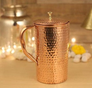 Carafe à eau en cuivre faite à la main avec couvercle 1,5 L, design vintage, résistante à la chaleur, pour boissons et fêtes - Product Image 6