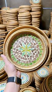 Bandeja Individual Multifuncional Ecológica con Incrustaciones de Concha de Capiz y Perla Madre, Tejida a Mano con Diseño de Flor Verde, 35cm X 35cm X 4cm - Product Image 2