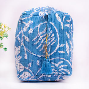 Nouvelle collection été : Ensemble de trousses de maquillage matelassées réutilisables à imprimé floral, pochettes portables en coton avec fermeture éclair pour le voyage - Product Image 3