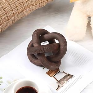 Decoración Minimalista para el Hogar, Estilo Boho Rústico, Cadena de Madera de Roble de 2 Eslabones, Hecha a Mano con Nudos Tallados - Product Image 2