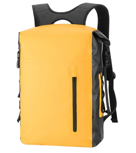 Sac à dos étanche en toile jaune à enroulement supérieur pour kayak et activités de plein air - Product Image 1