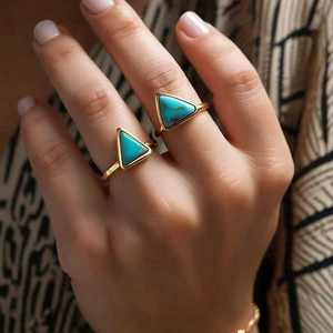 Bague triangle turquoise minimaliste en argent sterling 925 plaqué or 14 carats, bijoux fins faits à la main, cadeau pour femme - Product Image 1